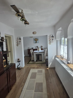 Casă deosebită renovată recent, teren 3698 mp - imagine 5