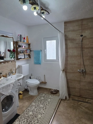 Casă deosebită renovată recent, teren 3698 mp - imagine 8