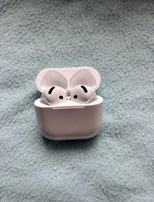 Vând căști Apple AirPods 4 modelul standard