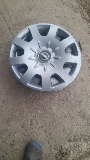 Vând  un cauciuc de rezerva cu tot cu geanta  - imagine 3