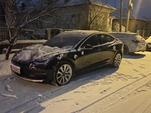 Vând Tesla Model 3 Dual Motor Long Range ,2 seturi de roți, garantie activa , 