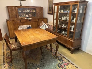 Mobilă veche din lemn de nuc din Perioada interbelică