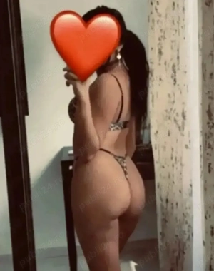 Cleopatra fac si deplasari in oras sau la hotel