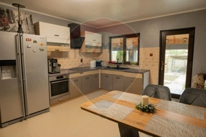 Casă / Vilă cu 5 camere de vânzare - imagine 12