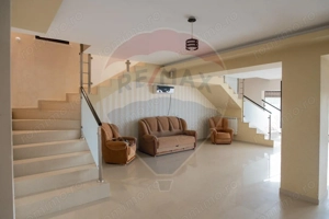 Casă / Vilă cu 5 camere de vânzare - imagine 6