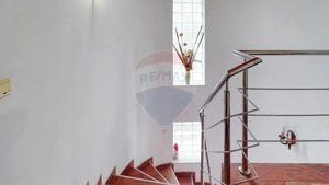 Vilă de vânzare în Predeal – vedere panoramică către pârtia de schi - imagine 14