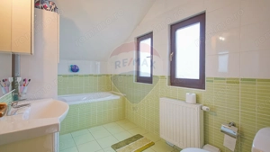 Casă / Vilă cu 4 camere de vânzare în zona Tractorul - imagine 20