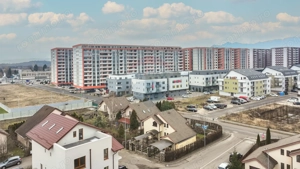 Casă / Vilă cu 4 camere de vânzare în zona Tractorul - imagine 3
