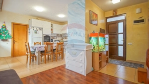 Casă / Vilă cu 4 camere de vânzare în zona Tractorul - imagine 7