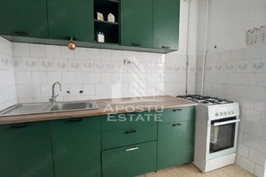 Apartament 2 camere , decomandat, etajul 3/4, zona Girocului - imagine 3