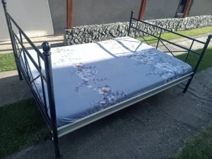 Pat din metal de vânzare 