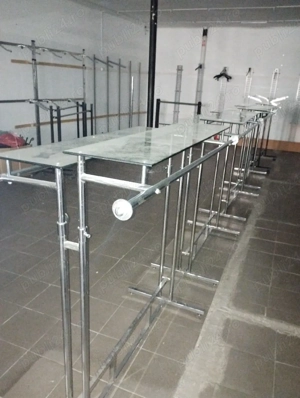 rafturi și manechin 