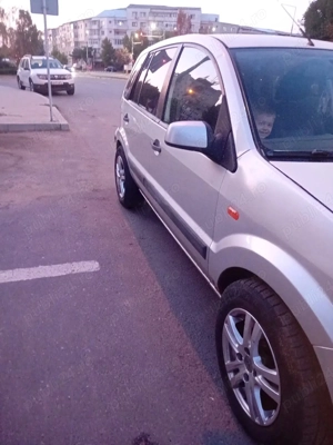 vand ford  fusion. - imagine 3