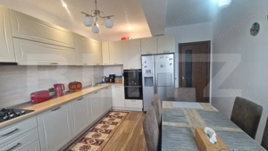 Apartament 3 camere decomandat , 2 bai ,105 mp cu balcon, Tractorul bloc nou