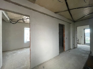 Duplex 5 camere despartit prin garaj - Mosnita Noua - imagine 6