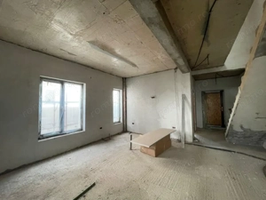 Duplex 5 camere despartit prin garaj - Mosnita Noua - imagine 2