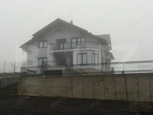 Casa de lux, 270mp utili, 7 camere, 1800mp teren in Salcea - imagine 2