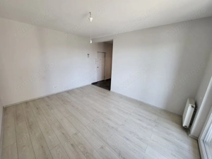 Bloc Nou. Etaj 1. Decomandat. Bucatarie inchisa. Asfalt. Transport in comun. - imagine 3