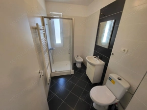 Bloc Nou. Etaj 1. Decomandat. Bucatarie inchisa. Asfalt. Transport in comun. - imagine 7