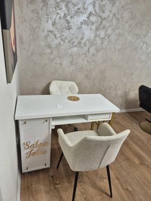 Inchiriez post manichiura