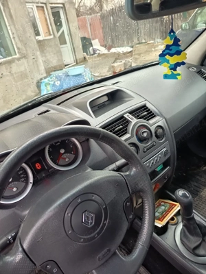 Renault Megane 1'4 benzina - imagine 4
