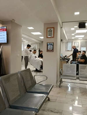 angajam personal pstul frizer