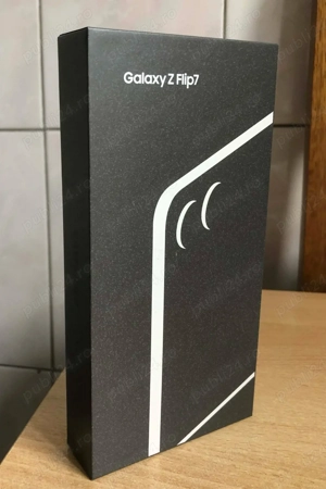 Vand Samsung Z Flip 7 256gb Navy Sigilat