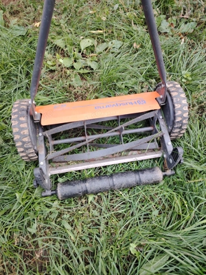 Masina manuala de tuns gazon