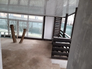 Casa bătrânească în stadiu de renovare  - imagine 2