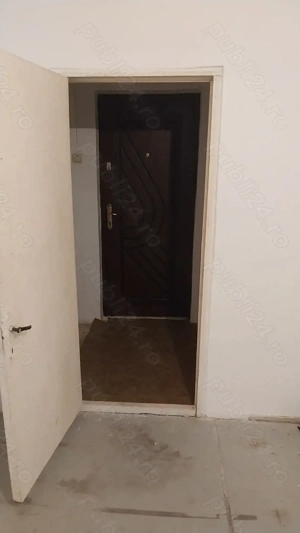 Vând garsoniera. Zona confecții. 