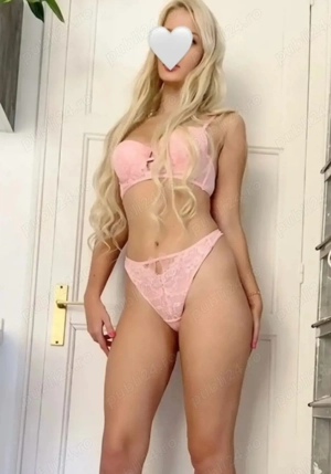 Blonda New venită in oraș 