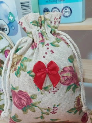 Săculeți  cadou+ o brățară   + elastic păr 16 ron..