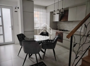 Casă înșiruită de vânzare - 128 mp, 3 camere, Alba Iulia, ZONĂ CENTRALĂ - imagine 2