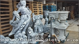 Decorațiuni de grădină, din beton aditivat.