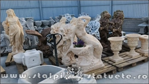 Poducem din beton, pentru curte și grădină.