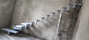 Vand scara metalica,moderna cu trepte din lemn masiv