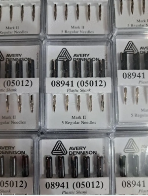 Vând ace normale Avery Denisson