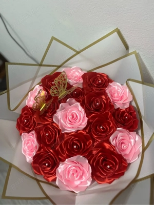 Buchet trandafiri satin 