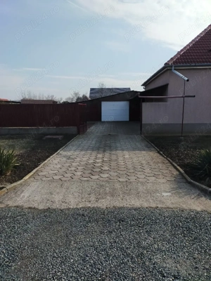 Vând o proprietate de 1080 mp în centrul comunei Șofronea - imagine 4