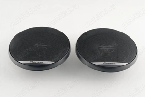 Boxe Pioneer 2 cai, bass si inalte.