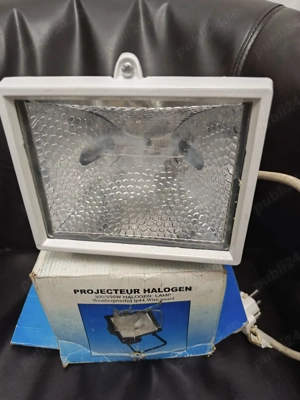 lampa  proiector noua cu bec inclus