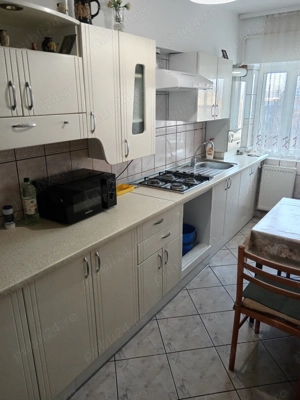 Închiriez apartament 3 camere Suceava Zamca  - imagine 3