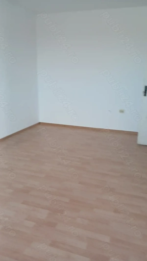Pe Bd. Decebal, apartament cu 2 camere decomandat, etaj 9 din 10 cu lift,microcentrala noua. - imagine 4