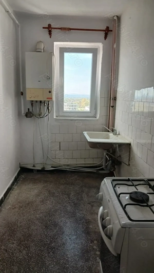 Pe Bd. Decebal, apartament cu 2 camere decomandat, etaj 9 din 10 cu lift,microcentrala noua. - imagine 5