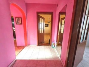Vand apartament cu 4 camere,decomandat,et.3,garaj sub bloc,Bld.Cetatii - imagine 4