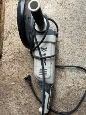 Închirieri de scule și utilaje.