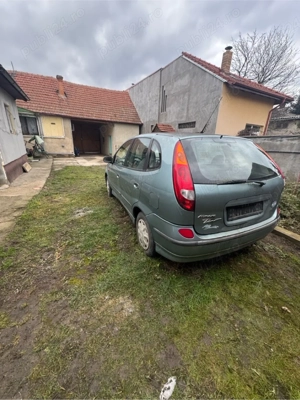 Dezmembrez Nissan Almera Tino - imagine 5