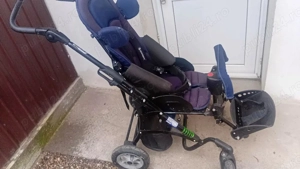 Vand carucior pt copii cu dizabilități 