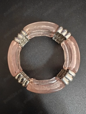 Bratara cu elastic deosebita