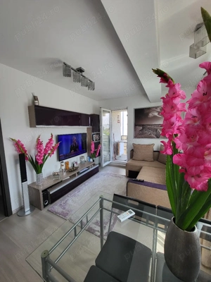 3 camere decomandat si parcare 